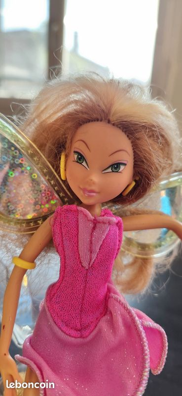 Poupée Winx Modèle Iconic 26cm - Flora - La Grande Récré