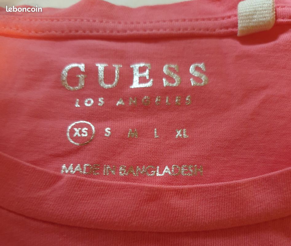 Tee-shirt Guess neuf taille XS (image 2)