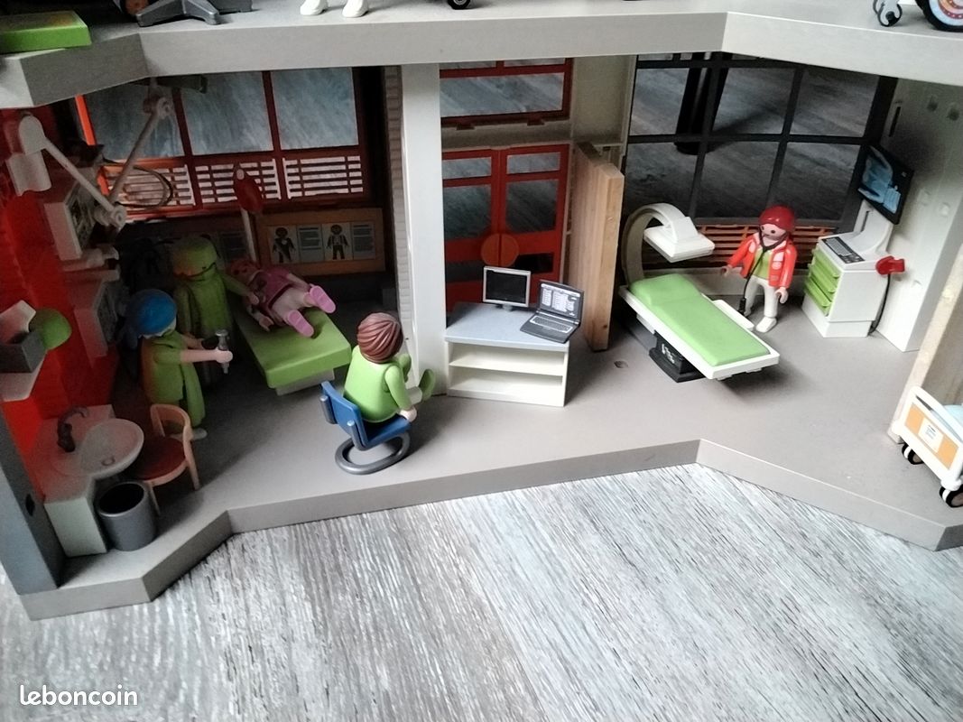 Hôpital et véhicules Playmobil (image 3)