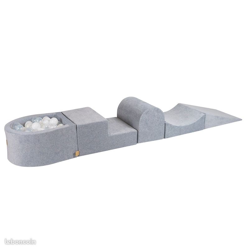 Pourcours de motricité et piscine à balles (image 1)