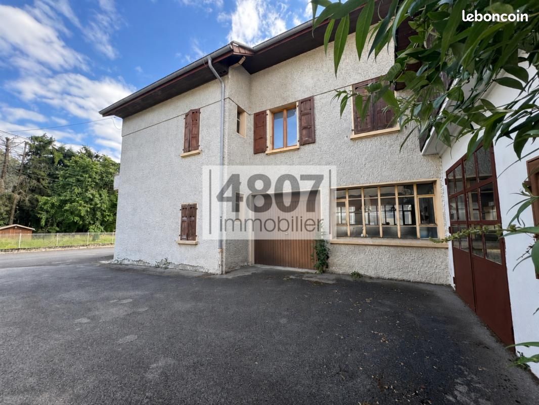 Maison 5 pièces 420 m² · à Cluses · 420 m² · 290 000 €