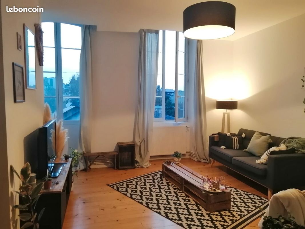 Superbe et atypique T3 dans l'ancien de 89 m2 en HYPER CENTRE