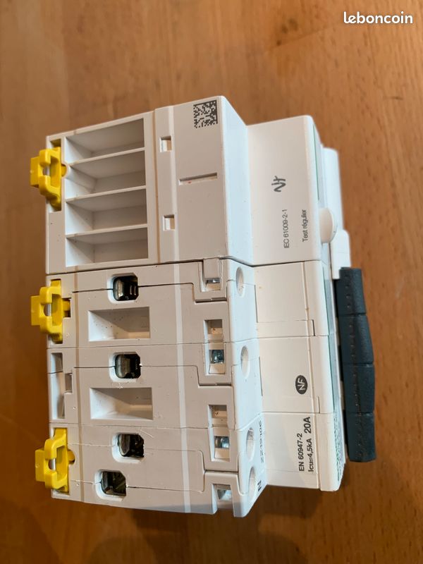 Disjoncteur différentiel 300mA tri-phasé 20A (image 3)