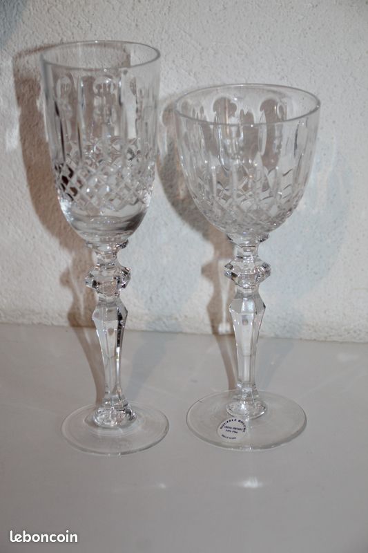 Lot De 6 Verres à Vin Baccarat Cristal Vert Soufflé à La Main France (neufs Dans Leur Emballage D'origine)