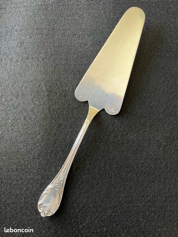 Rare Pelle à Tarte CHRISTOFLE 26cm – Modèle MALMAISON – Argent Plaqué 1921 – Occasion