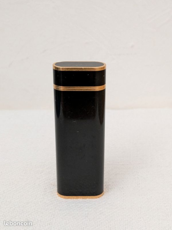 Briquet à gaz Cartier en laque noire et plaqué or (image 2)
