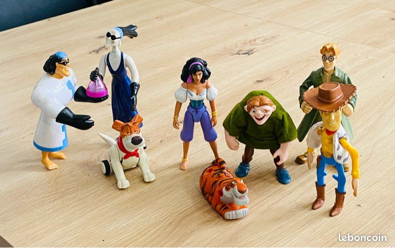 = Lot 8 Figurines Disney, Pocahontas, Woody, Le Bossu de Notre Dame, Dodger, Shere Khan et autres, années 90 = (image 2)