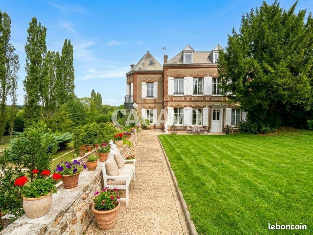 Maison 12 pièces 305 m² · à Mesnils-sur-Iton · 305 m² · 650 000 €