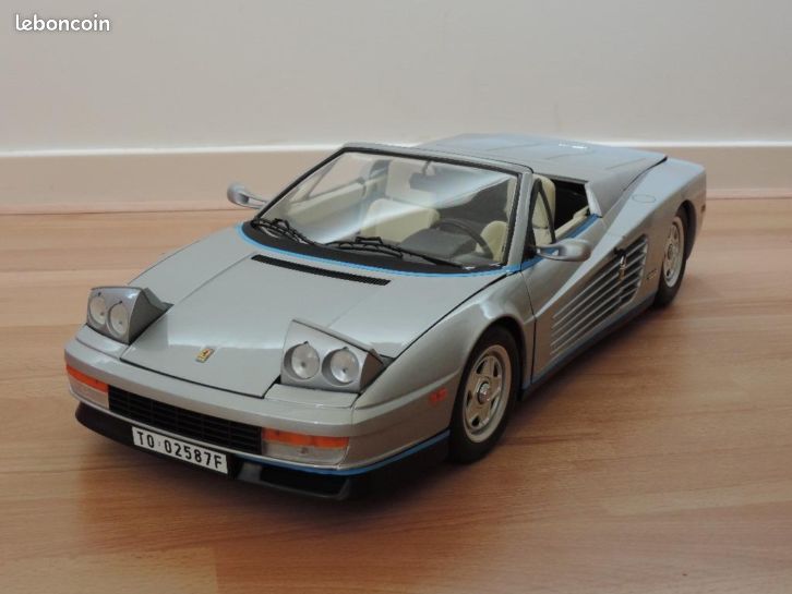 Pocher Ferrari Testarossa cabriolet 1/8 schaalmodellen (image 2)