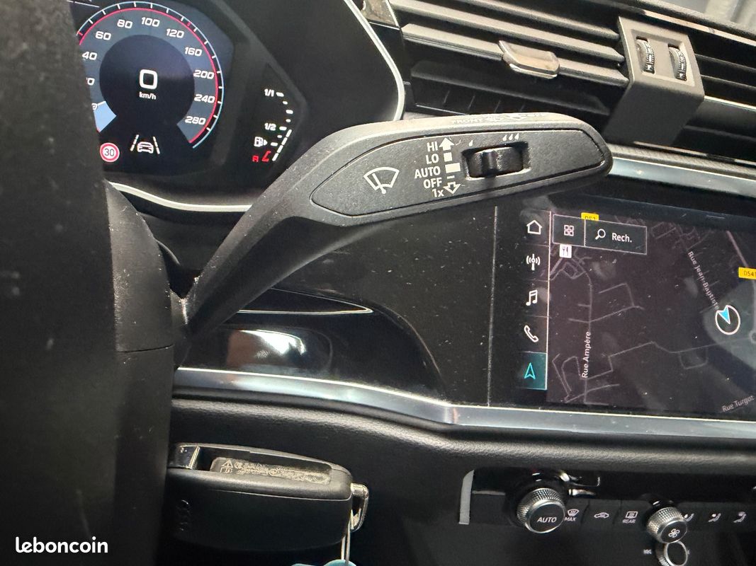 AUDI Q3 35 TFSI 150 ch S tronic 7 Business line (image 23)
