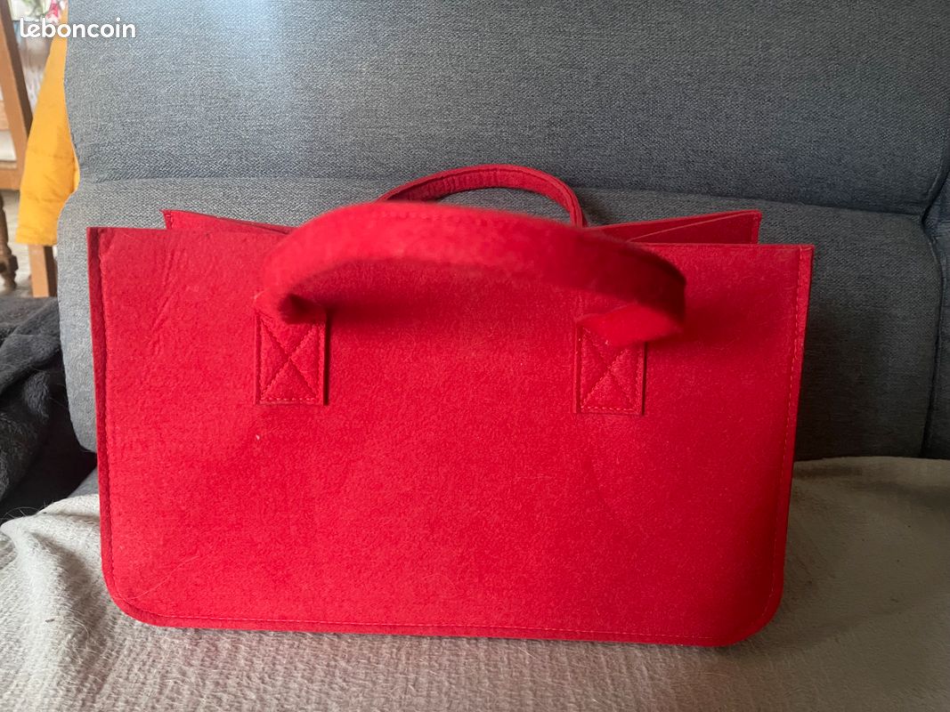 Sac rouge en feutre (image 1)