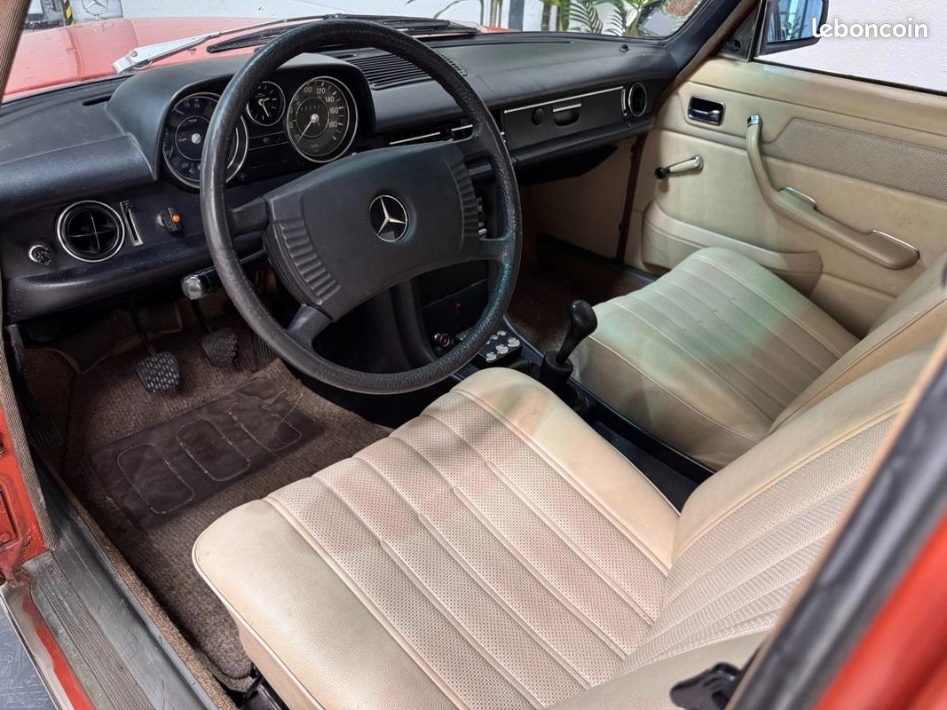 MERCEDES 200200 W114 / 95ch / DOSSIER HISTORIQUE / CUIR BEIGE / SUPERBE ETAT (image 26)