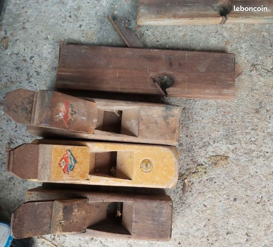 Ancien Rabot En Bois Et Laiton Pour Menuisier - Outil Art Populaire