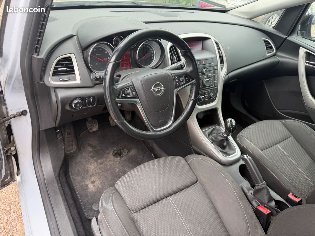 Opel Astra 1.7 CDTI 110 Cosmo (image 10)