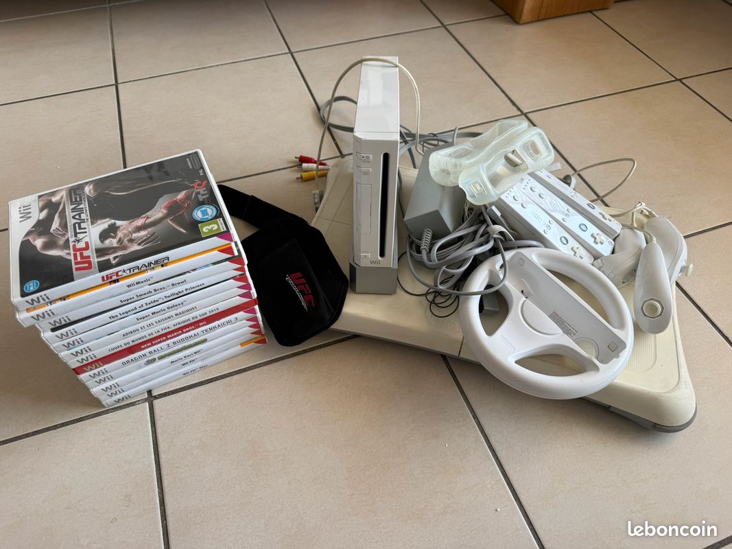 Nintendo Wii + 10 jeux + 3 Wiimotes + Balance Board + volant (image 2)