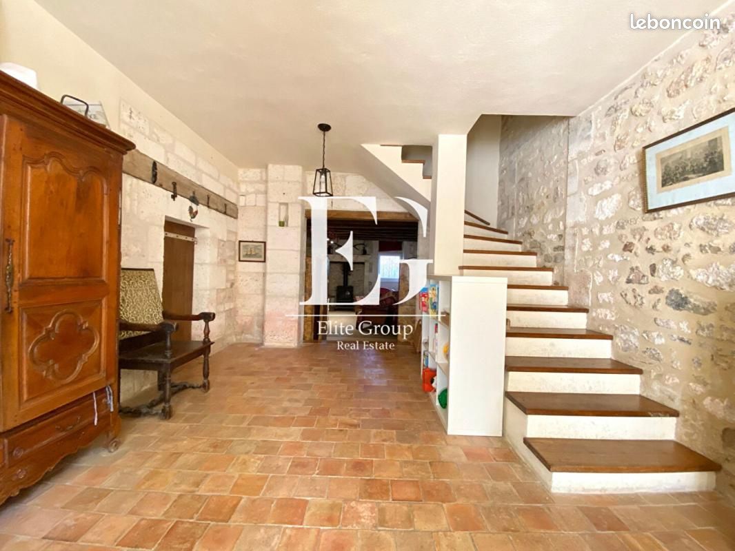 Maison 10 pièces 331 m² - Touvre 16600 (image principale 12)
