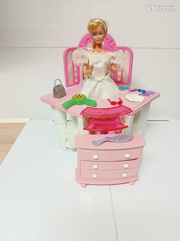 Coffret Armoire Coiffeuse Barbie Vintage 1990 Avec Table, Peigne Et Accessoires