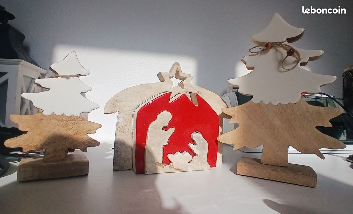 Crèche en bois (image 1)