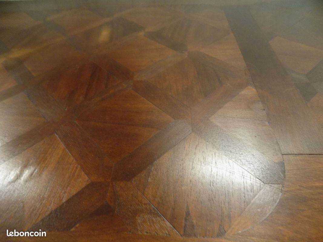 Table en noyer massif réalisée par un ébéniste (image 1)