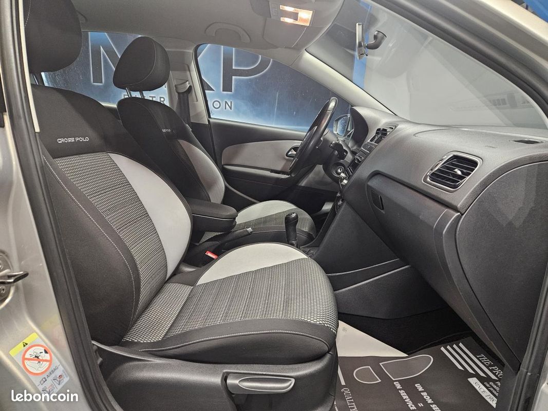 VOLKSWAGEN POLO 1.2 70 Cross BVM (image 14)