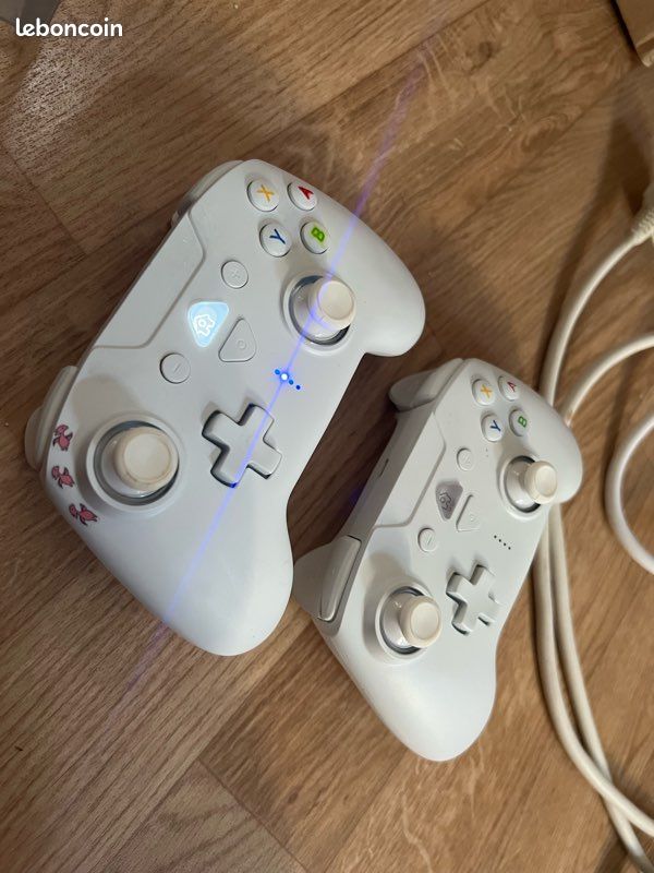 2 Manettes micromania (image 2)
