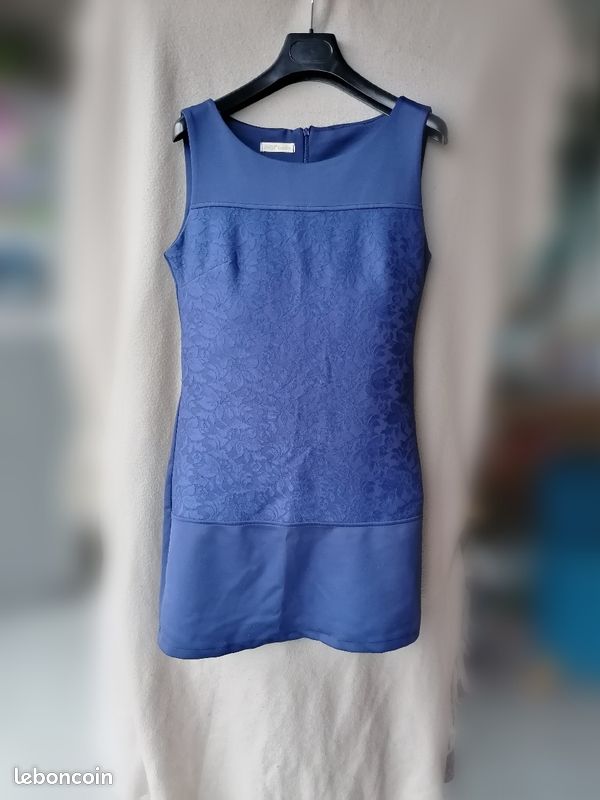 Robe bleue motif fleur en dentelle 38 (image 1)