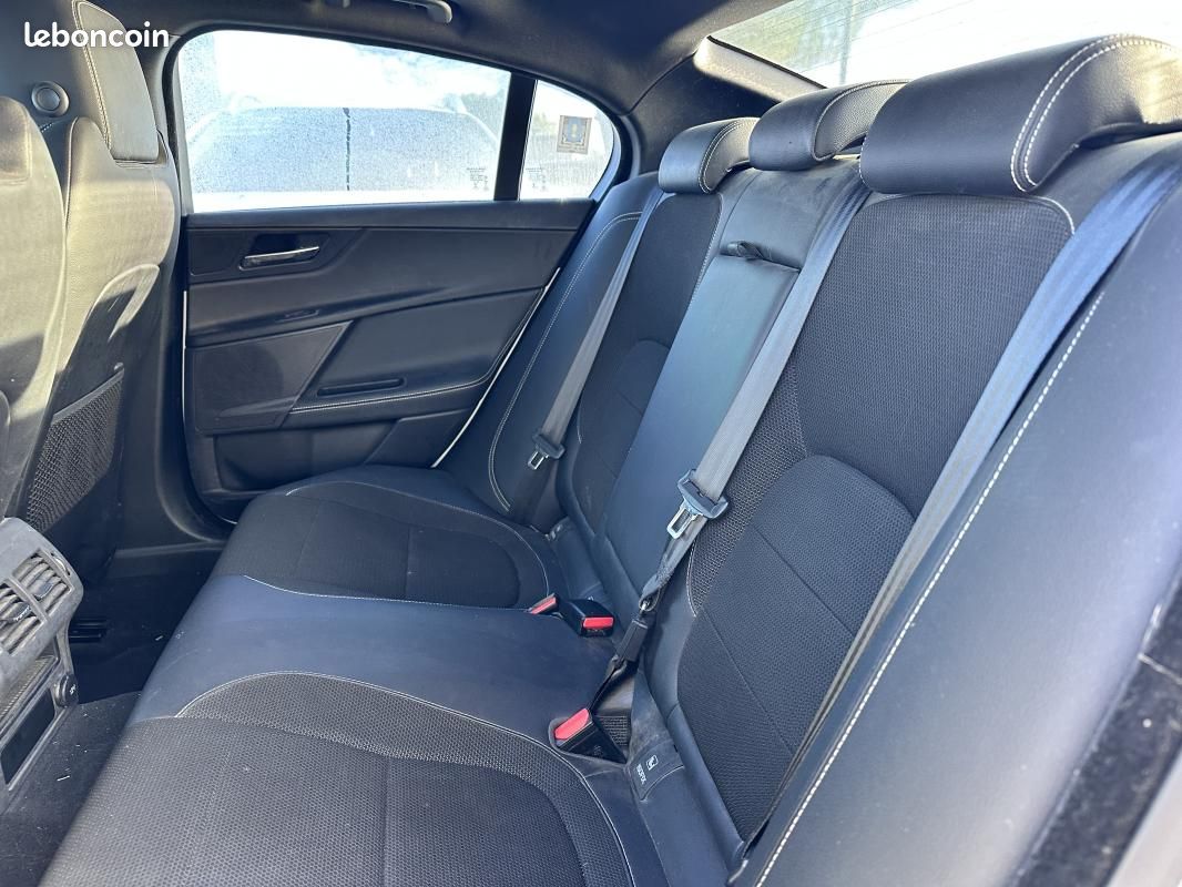 Jaguar XE 2.0 D - 180 ch BVA AWD R-Sport (image 7)