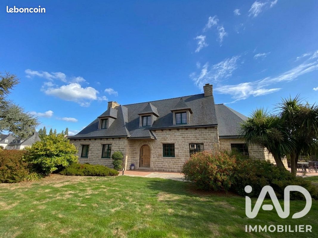 Maison 7 pièces 254 m² · à Ploeuc-l'Hermitage · 254 m² · 450 000 €