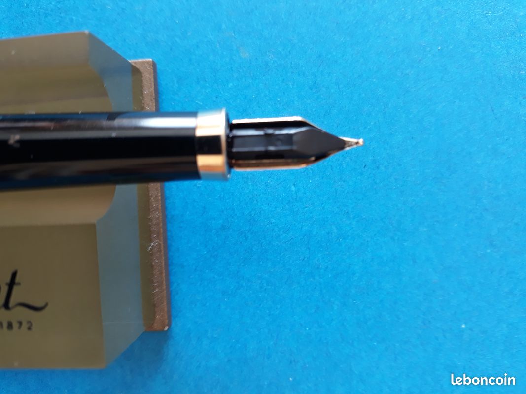 Stylo Plume Laqué Noir Avec Capuchon Filigrané - Comme Neuf, Plume Acier, Occasion