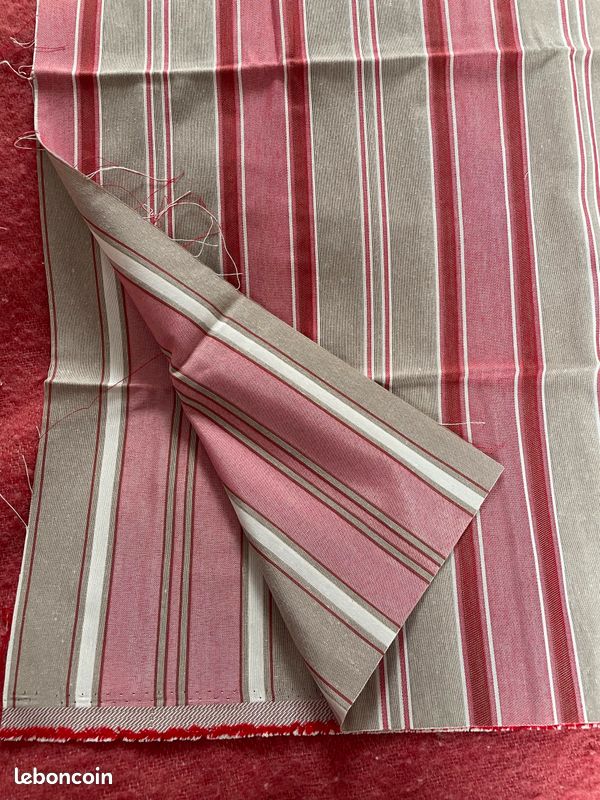 Coupon tissu rayé rouge et marron (image 2)