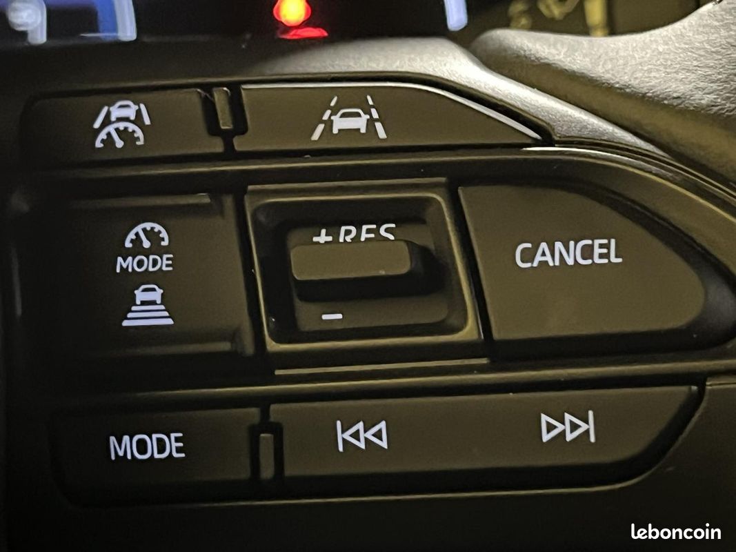 TOYOTA YARIS CROSS Hybrid 130h - BV CVT AWD-i 4X4 Design pack cargo (image 24)