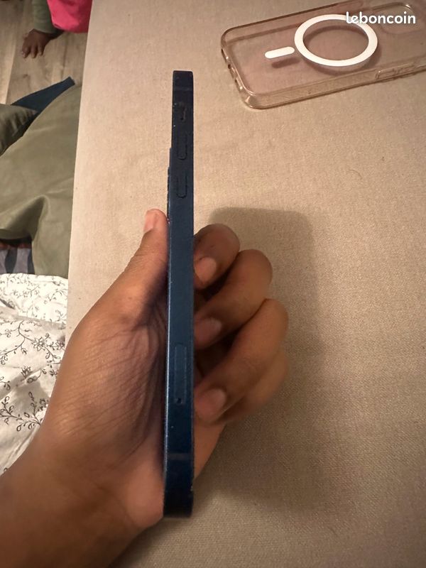 IPhone 12 (image 4)