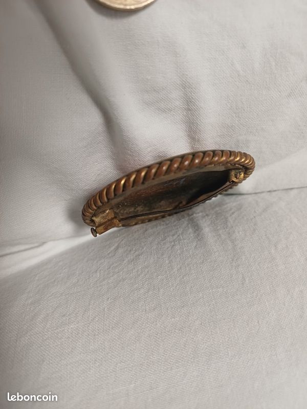 Broche Ronde En émaux De Limoges - Émail Doré, Occasion Portée | Bijou Artisanal Français