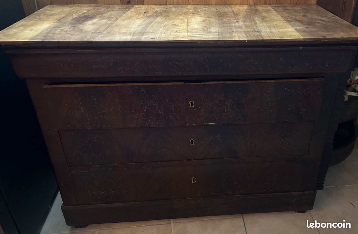 Commode en bois (image 1)