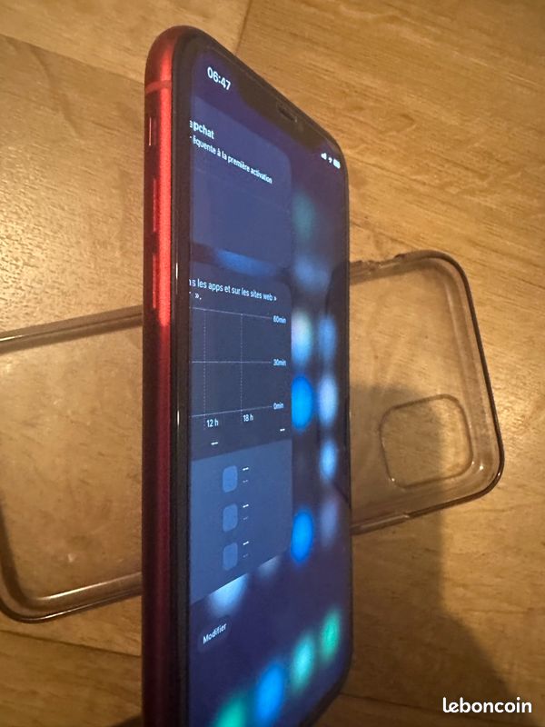 IPhone 11 rouge (image 9)