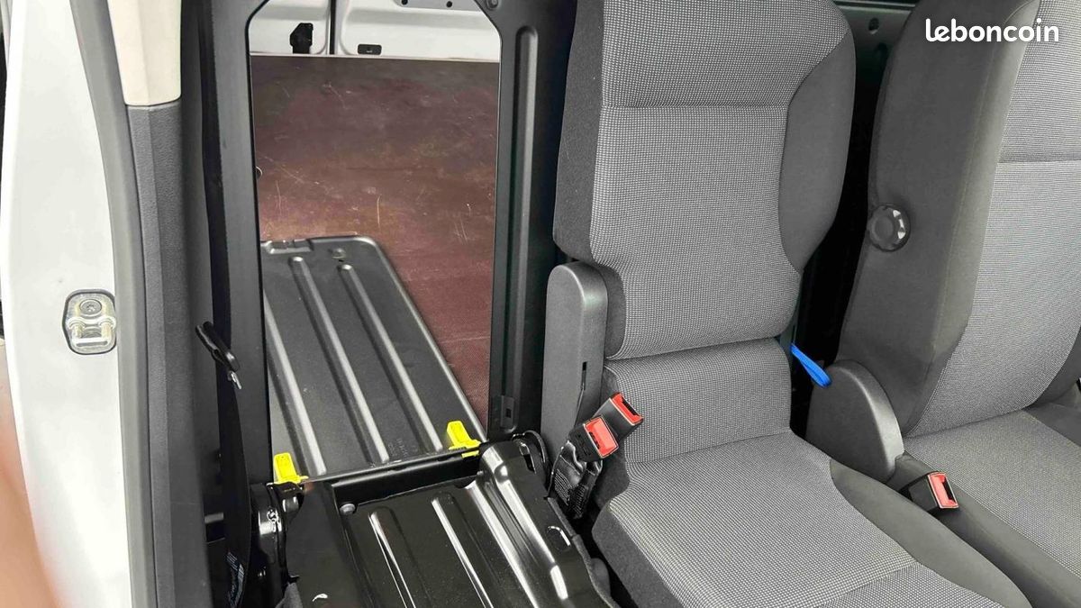 Peugeot Partner FOURGON M 650 KG BLUEHDI 130 S&S EAT8 (image 29)