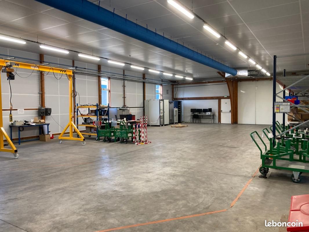 Bureaux 3 400 m² (image 12)