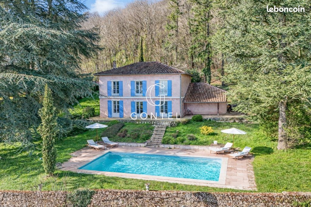 Maison 6 pièces 230 m² · à Saint-Cyr-au-Mont-d'Or · 230 m² · 1 500 000 €