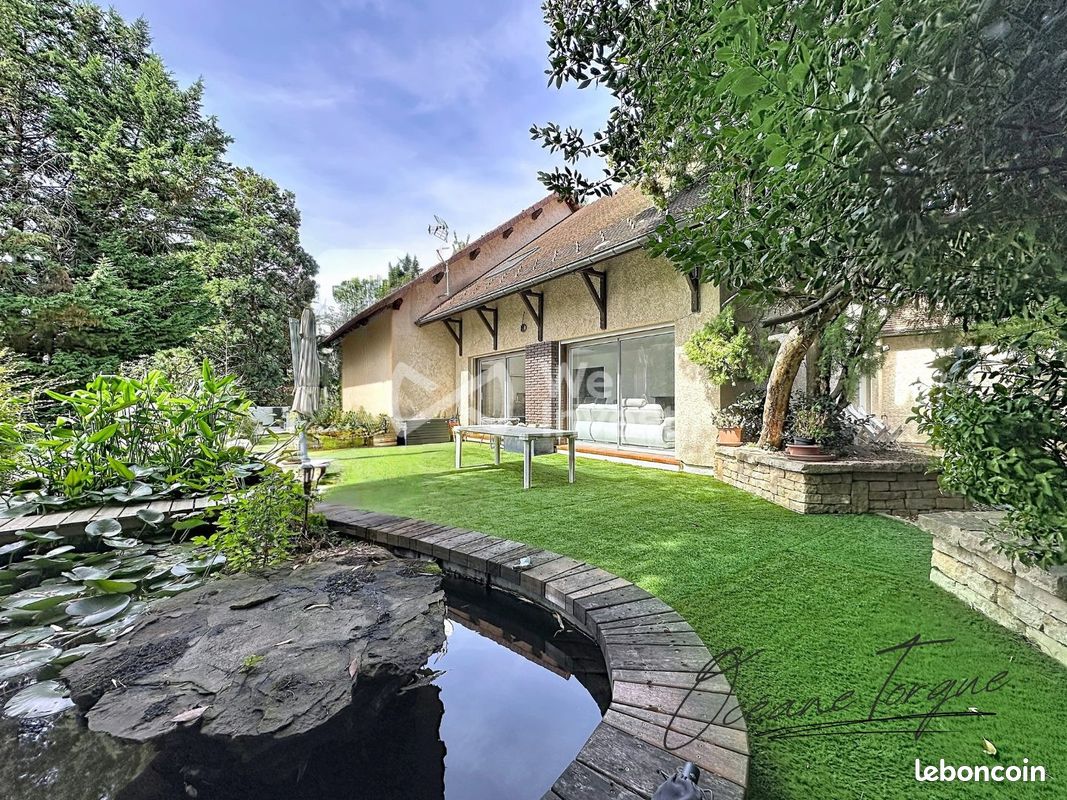 Maison 12 pièces 400 m² · à Montseveroux · 400 m² · 695 000 €
