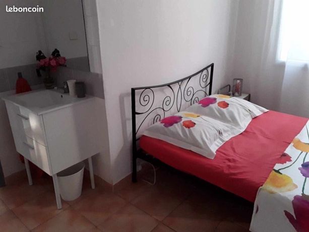 Jolie chambre dans maison proche toulon,location au mois ou plus