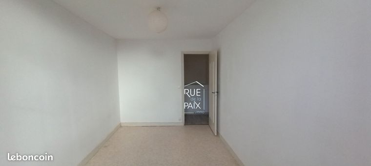 https://img.leboncoin.fr/api/v1/lbcpb1/images/89/7e/bf/897ebfe227c8c86eaa7b98d83cd7d455a79b9614.jpg?rule=ad-image