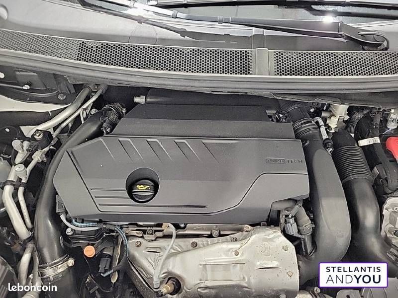 Peugeot 3008 Hybrid4 300 e-EAT8 GT Pack (image 15)