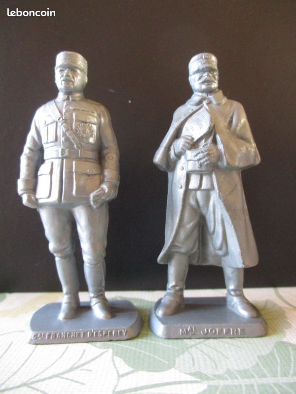 Lot De 19 Figurines Publicitaires MOKAREX Moyen-Âge + 3 Socles – Échelle 54mm