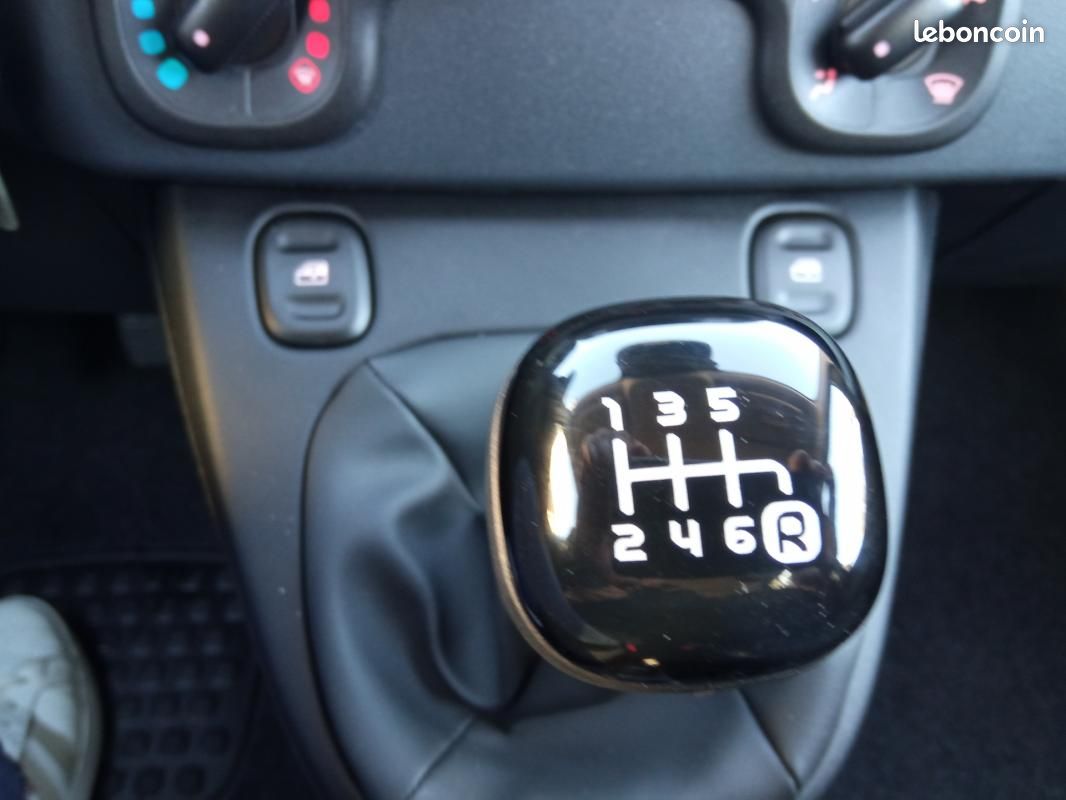 Fiat Panda 1.0 70 ch Hybrid BSG S/S Icone + peinture métallisée + kit gonflage (image 17)