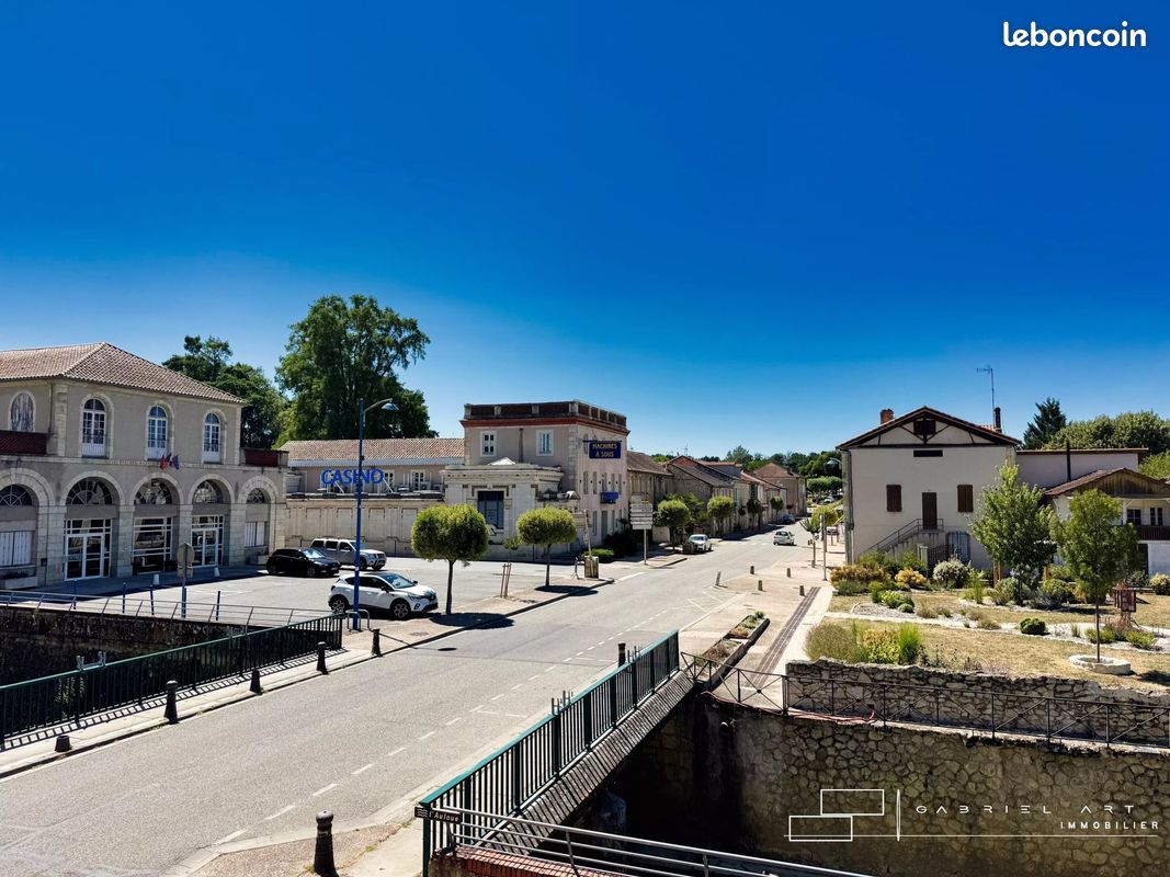 Immeuble 6 pièces 147 m² · à Castéra-Verduzan · 147 m² · 151 900 €