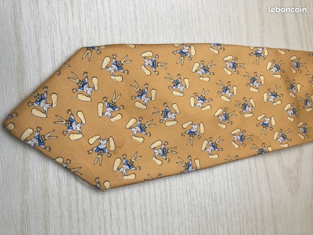Cravate jaune avec motifs 100% soie (image 3)