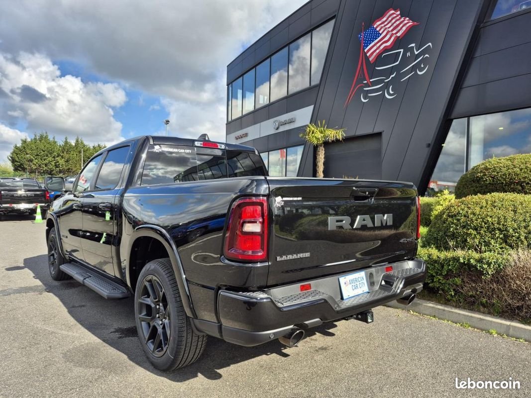 Dodge ram 1500 crew laramie sport night edition (image 3)