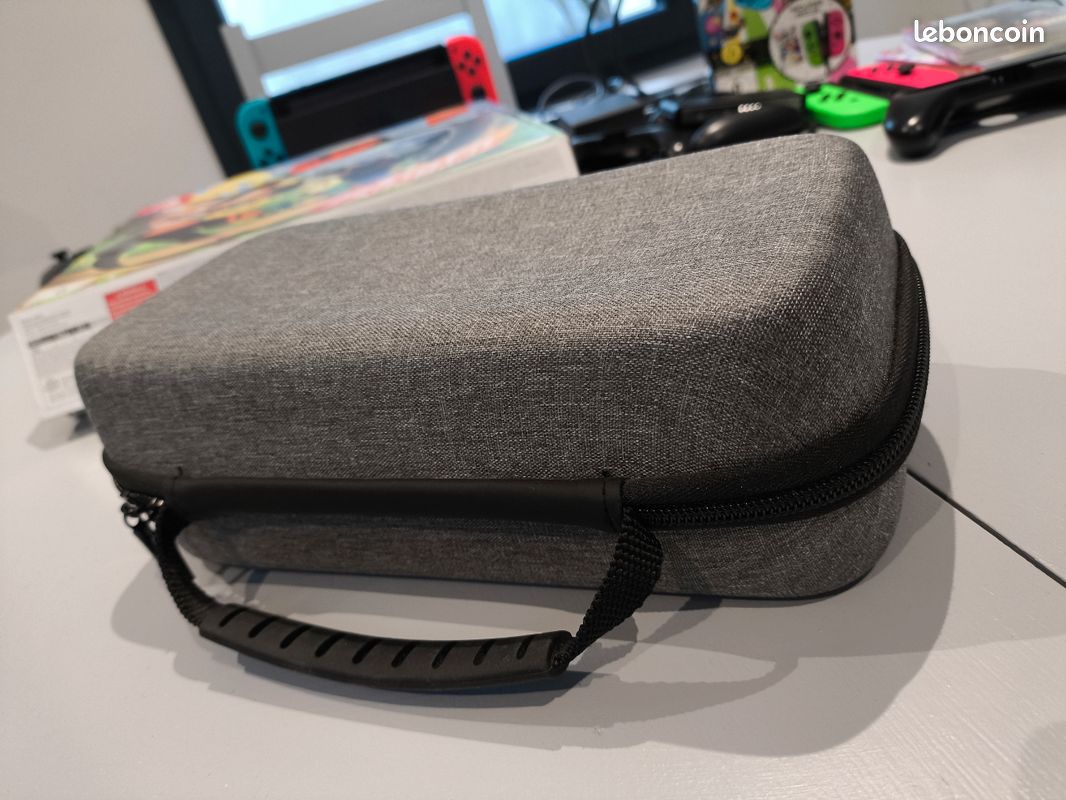 Nintendo Switch + manette pro + 2 jeux + accessoires et sacoche (image 13)