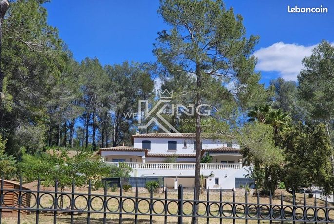 Villa 7 pièces 220 m²