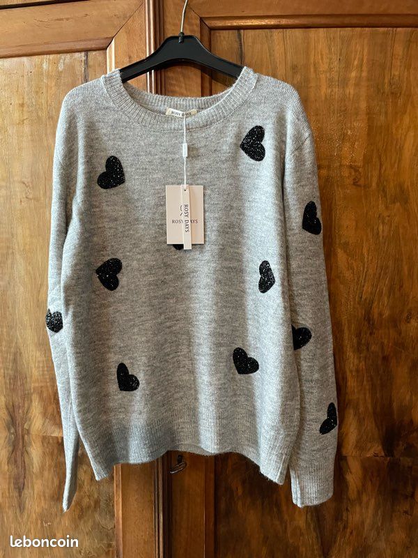 Pull gris avec cœur neuf (image 1)